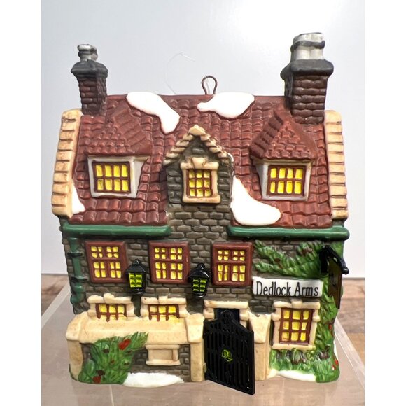 CHARLES DICKENS HERITAGE DEDLOCK ARMS ORNAMENT COLLECTORS EDITION 1994 DEPARTMEN - Picture 1 of 6